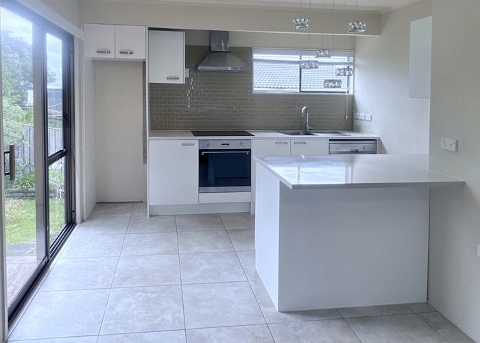  at 2/123 Lynn Road, Bayview, North Shore City, Auckland