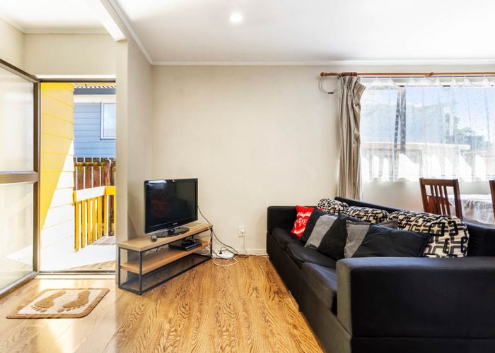  at 2/76 Palmers Road, Clendon Park, Manukau City, Auckland