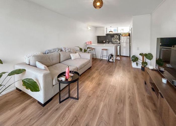  at 8/37 Edenvale Crescent, Mount Eden, Auckland City, Auckland