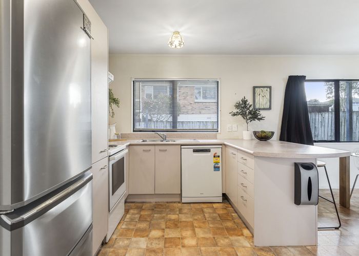  at 2/141 Reeves Road, Pakuranga Heights, Auckland
