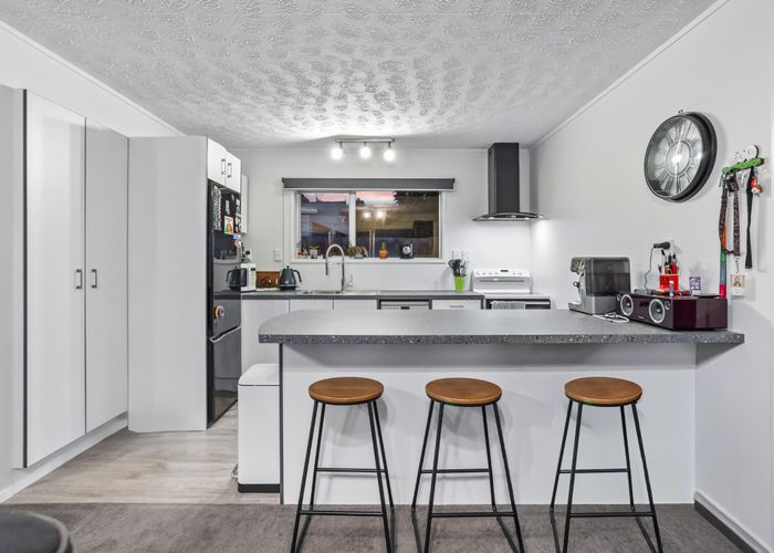  at 2/29 Garelja Road, Henderson, Waitakere City, Auckland