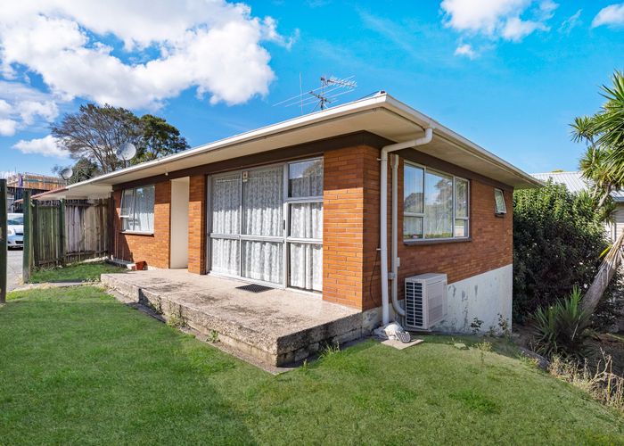  at 2/1B Claude Brookes Drive, Henderson, Waitakere