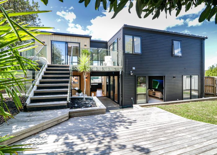  at 1/102 East Coast Road, Forrest Hill, Auckland