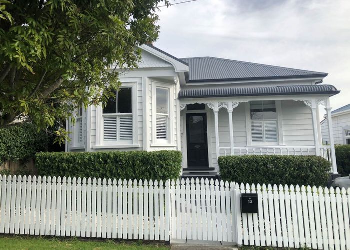  at 13 Roslyn Terrace, Stanley Point, Auckland