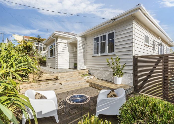  at 9 Woburn Road, Northland, Wellington