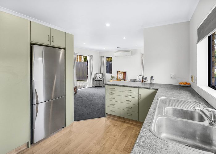  at 5 Guernsey Place, Grandview Heights, Hamilton