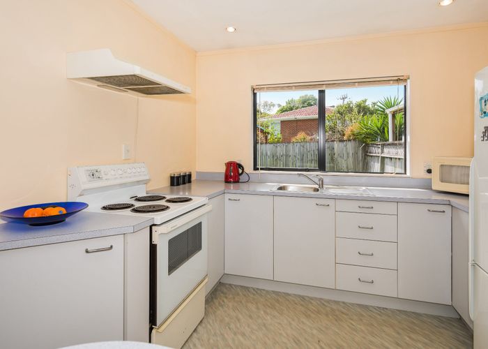  at 2/4 Morton Avenue, Forrest Hill, Auckland