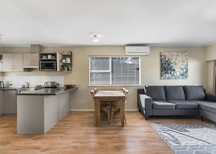  at 2/19 Tampin Road, Hillpark, Auckland