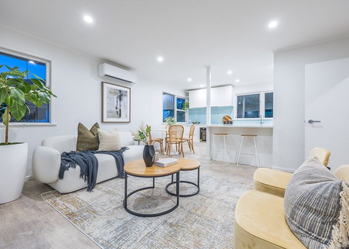  at 33 Compton Street, Hillcrest, Auckland