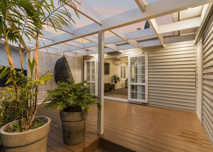  at 18 Apirana Avenue, Glen Innes, Auckland