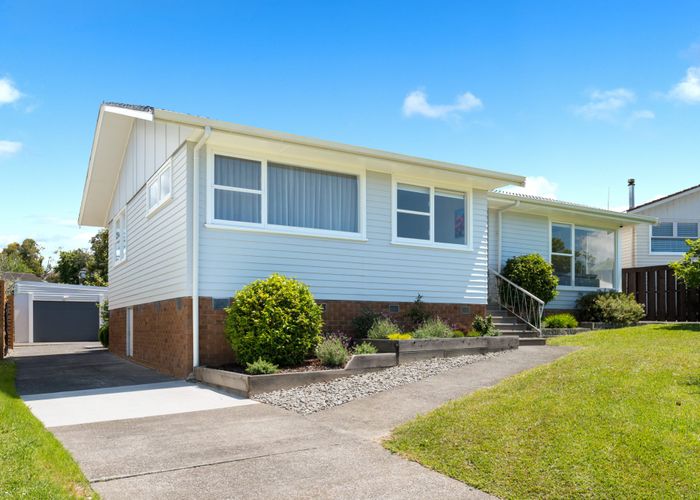  at 6 Thornlow Street, Glendene, Waitakere City, Auckland