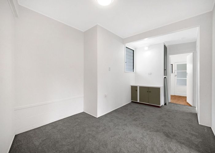  at 392 Glenfield Road, Glenfield, North Shore City, Auckland
