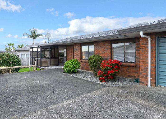  at 2/118 Astley Avenue, New Lynn, Auckland