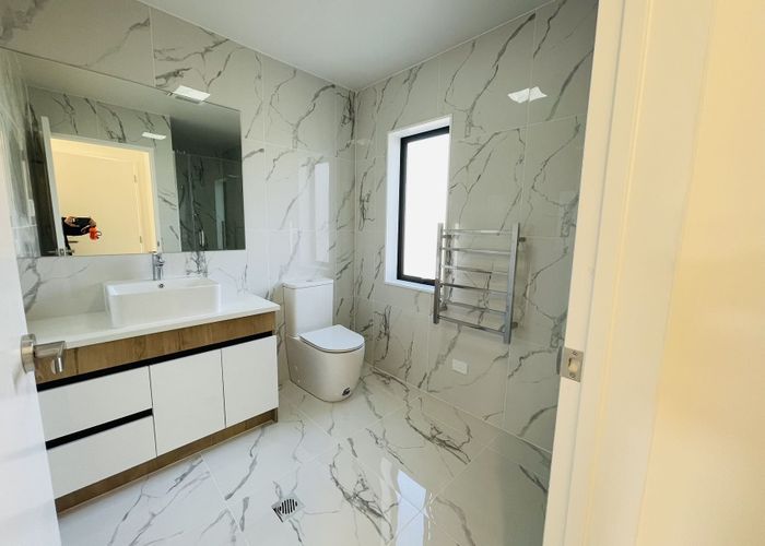  at 2/48 Sunrise Ave, Mairangi Bay, North Shore City, Auckland