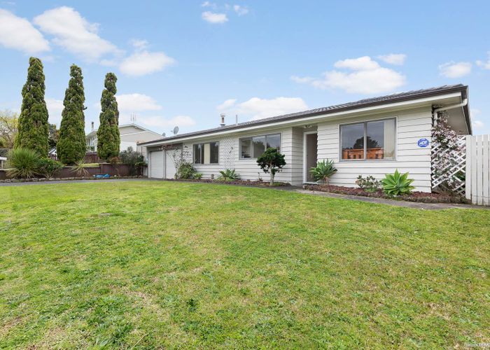  at 12 Vina Place, Massey, Auckland