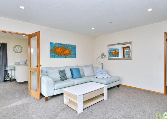  at 2/5 Rossiter Avenue, Redwood, Christchurch