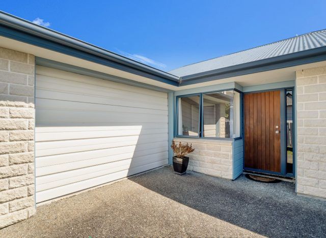  at 32 Somerset Cres, Highbury, Palmerston North, Manawatu / Whanganui