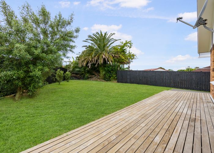  at 2/33 Malone Road, Mount Wellington, Auckland