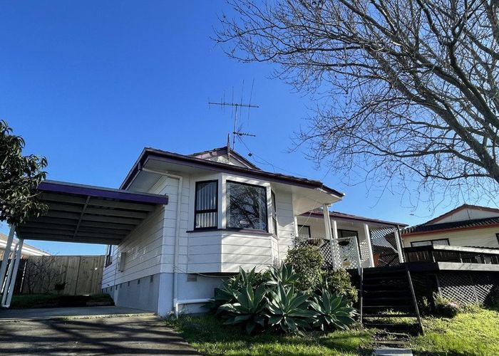  at 2/1 Barbados Dr, Unsworth Heights, North Shore City, Auckland