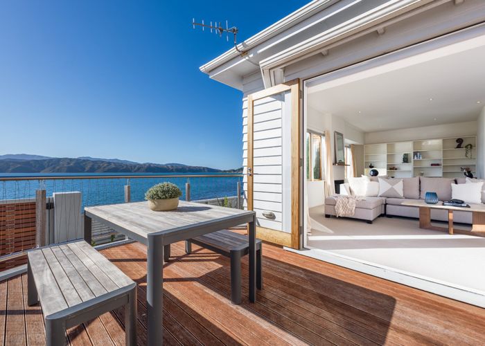  at 293 Karaka Bay Road, Karaka Bays, Wellington
