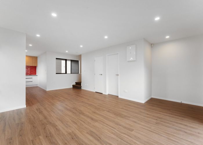  at 2/21 Peachgrove Road, Te Atatu Peninsula, Waitakere City, Auckland