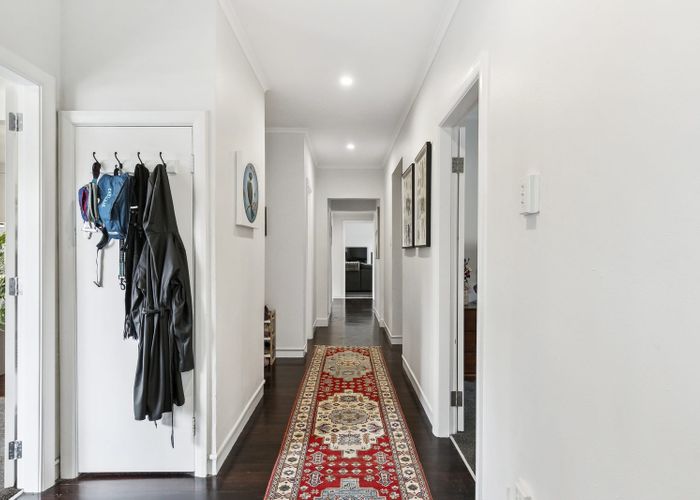  at 27 Lyndfield Lane, Newlands, Wellington