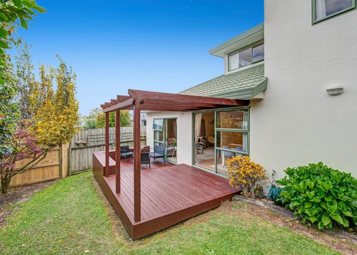  at 2/11 Bronzewing Terrace, Unsworth Heights, Auckland