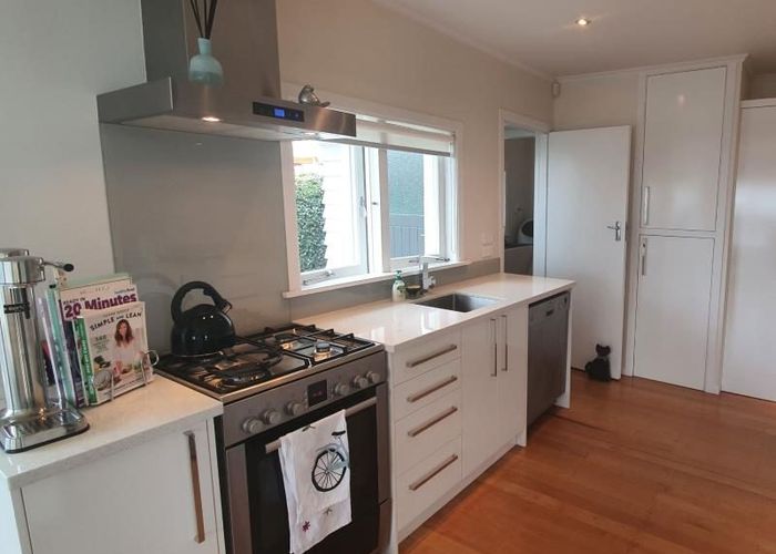  at 6 Yeovil Road, Te Atatu Peninsula, Waitakere City, Auckland