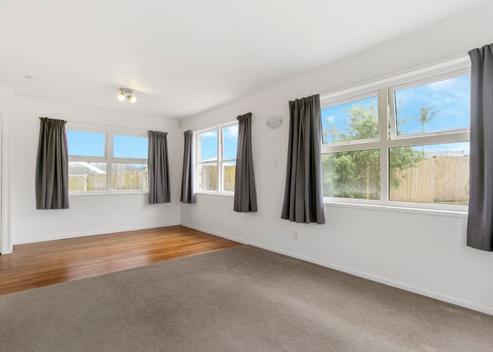  at 2/33 Malone Road, Mount Wellington, Auckland