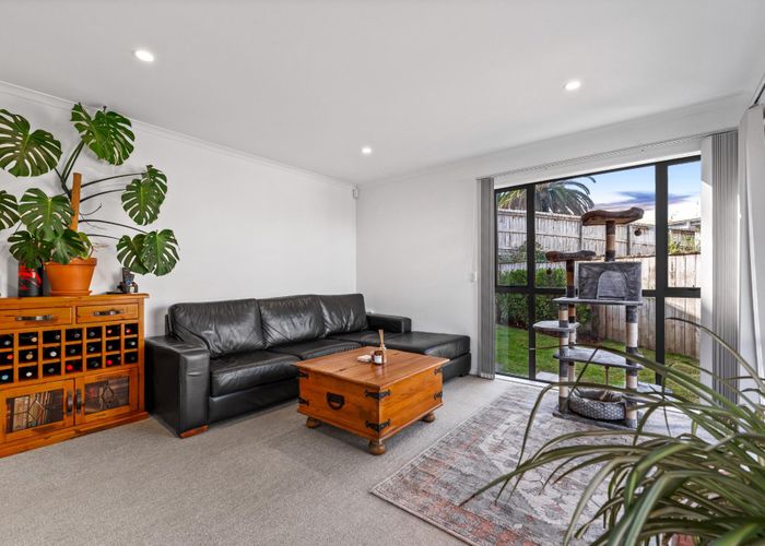  at 22 William Wallbank Crescent, Swanson, Waitakere City, Auckland