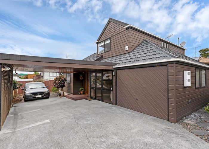  at 2/30 Eastridge Court, Northpark, Auckland