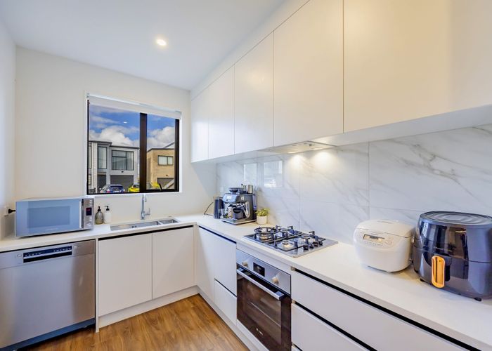  at 27 Coast Garden Drive, Hobsonville, Waitakere City, Auckland