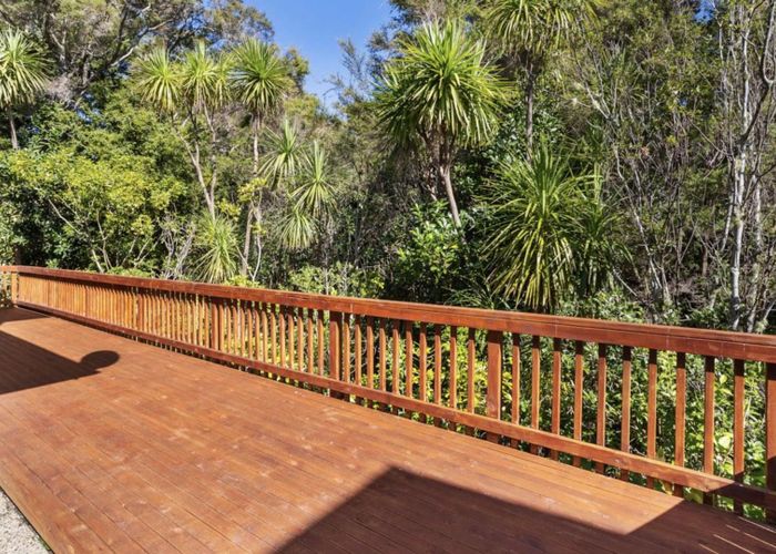  at 18 Bur Oak Terrace, Schnapper Rock, Auckland