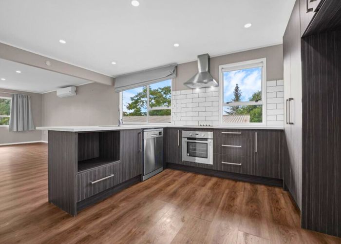  at 17 Landow Place, Henderson, Waitakere City, Auckland