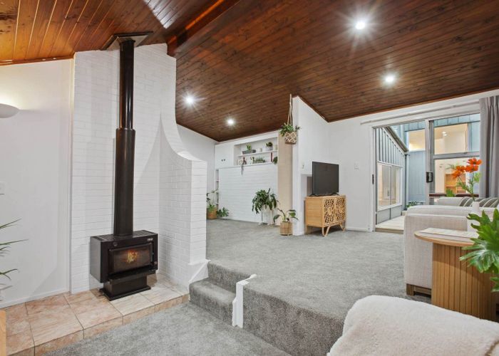  at 2/21 Howard Road, Northcote, North Shore City, Auckland
