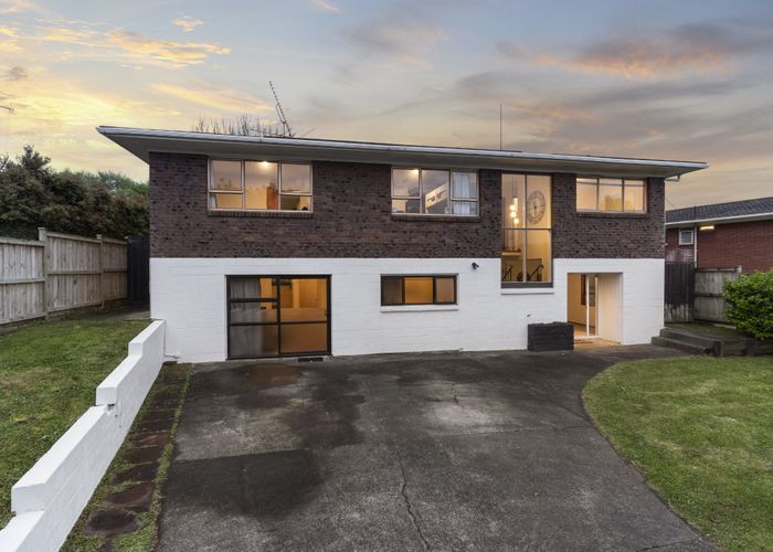  at 32 Kurnell Drive, Botany Downs, Auckland