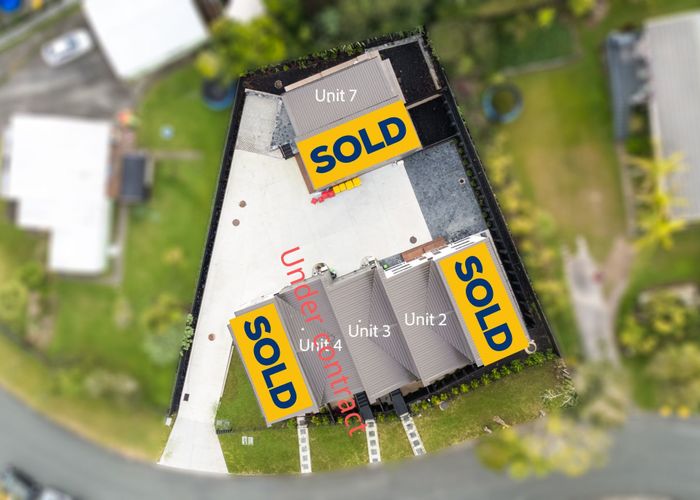  at 2/13 Crosby Road, West Harbour, Waitakere City, Auckland