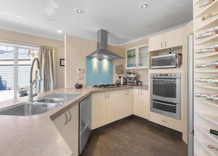  at 9 Taylor Place, Merrilands, New Plymouth