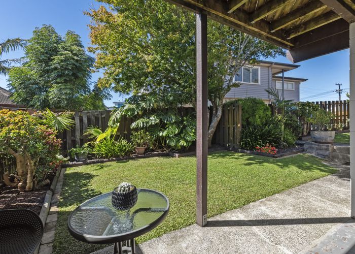  at 2/10 Ridge Road, Waiake, Auckland