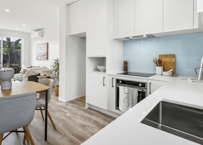  at 7D Camrose Place, Glenfield, Auckland