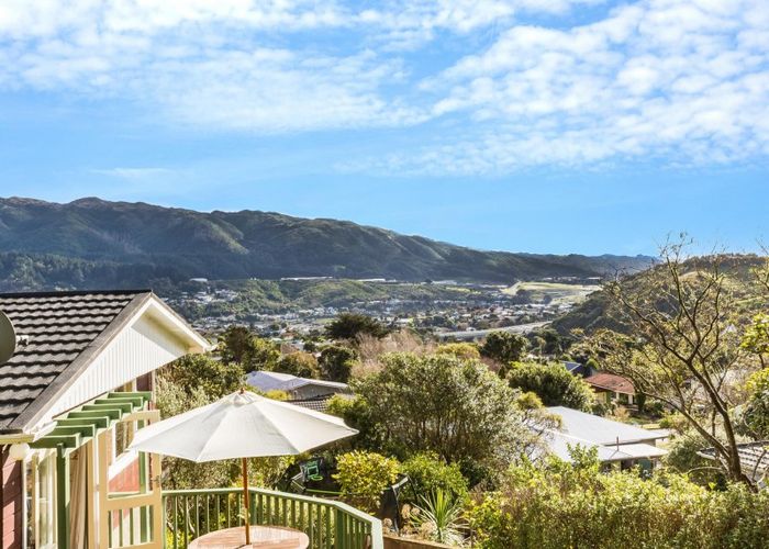  at 4 Wilmshurst Place, Tawa, Wellington