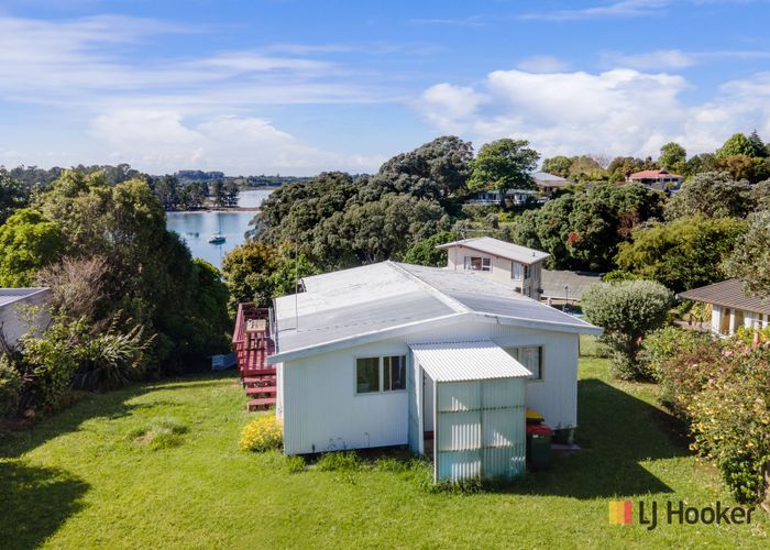  at 16 Giles Way, Tanners Point, Tahawai