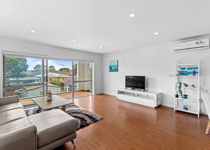  at 10E Holland Avenue, Point England, Auckland