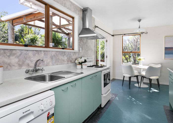  at 14 George Herring Place, Glen Eden, Auckland