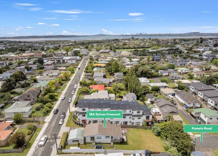 at 18a Sylvan Crescent, Te Atatu South, Waitakere City, Auckland