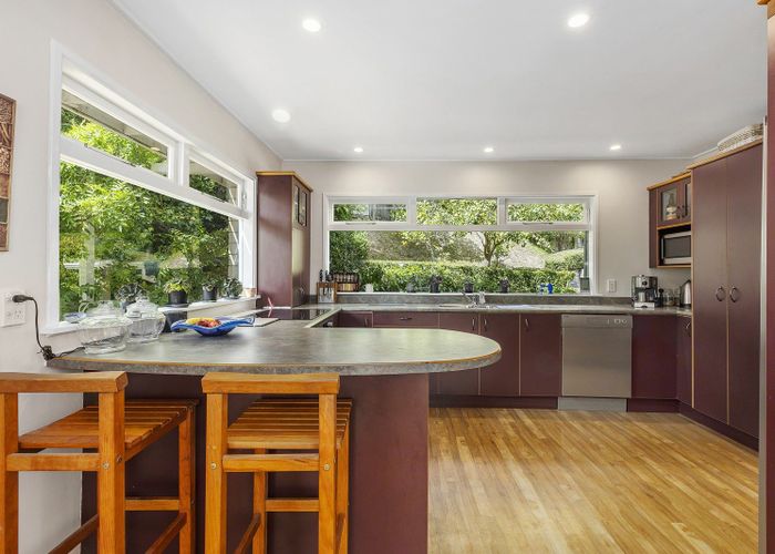  at 5 Kellsmere Crescent, Island Bay, Wellington