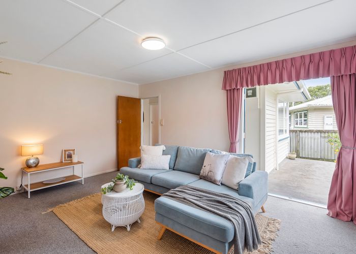  at 6 Brazier Grove, Paraparaumu