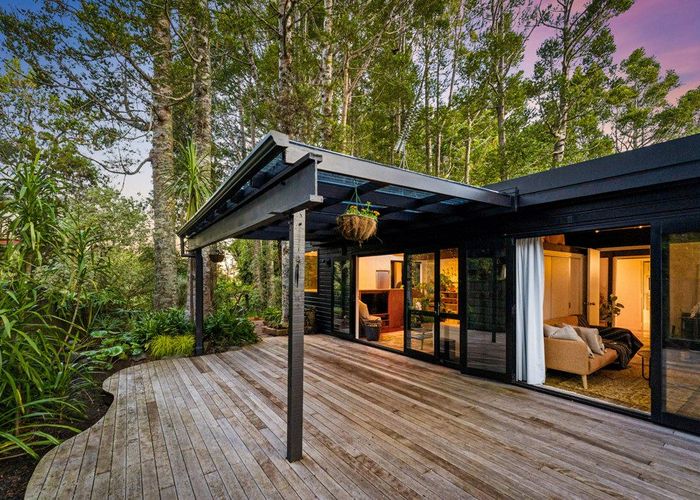  at 34 Hollywood Avenue, Titirangi, Waitakere City, Auckland