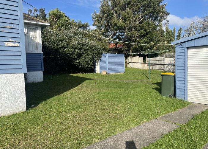  at 3 Evans Road, Glen Eden, Waitakere City, Auckland