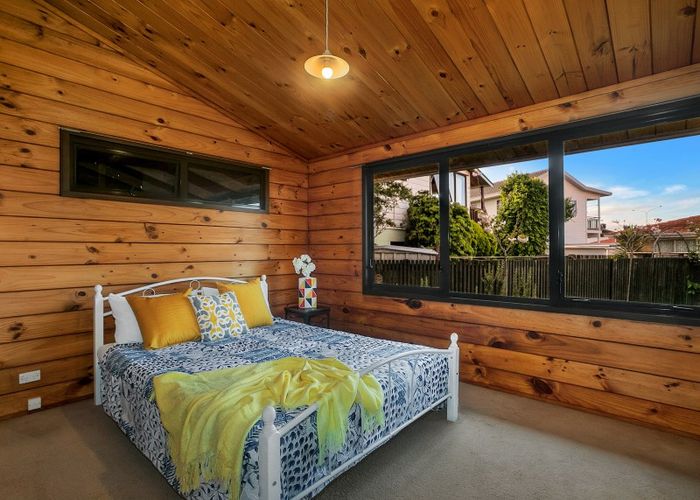 at 2/8 Chichester Drive, Rosehill, Papakura